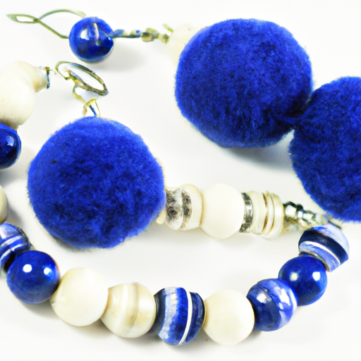 Wollschmuck: Halsketten, Armbänder und Ohrringe aus Wolle gestalten